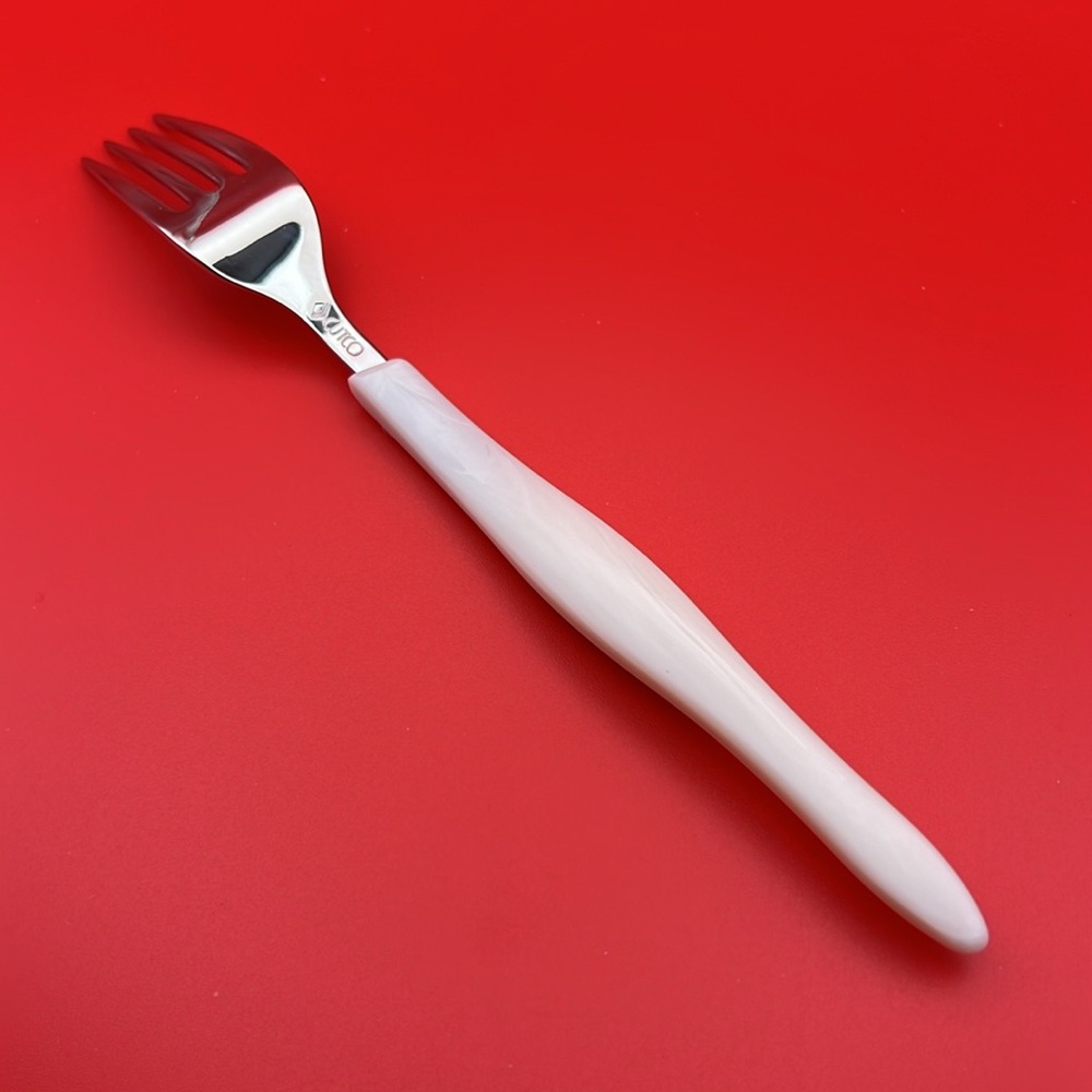 🆕 CUTCO DINING FORK PEARL WHITE HANDLE - Picture 2 of 3